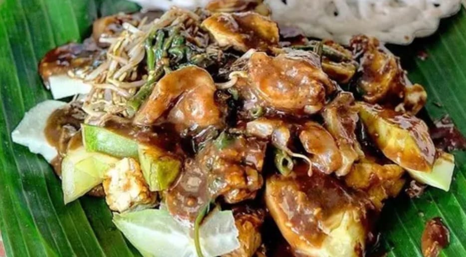 Rahasia di Balik Rujak Cingur, Bukan Asli Surabaya?