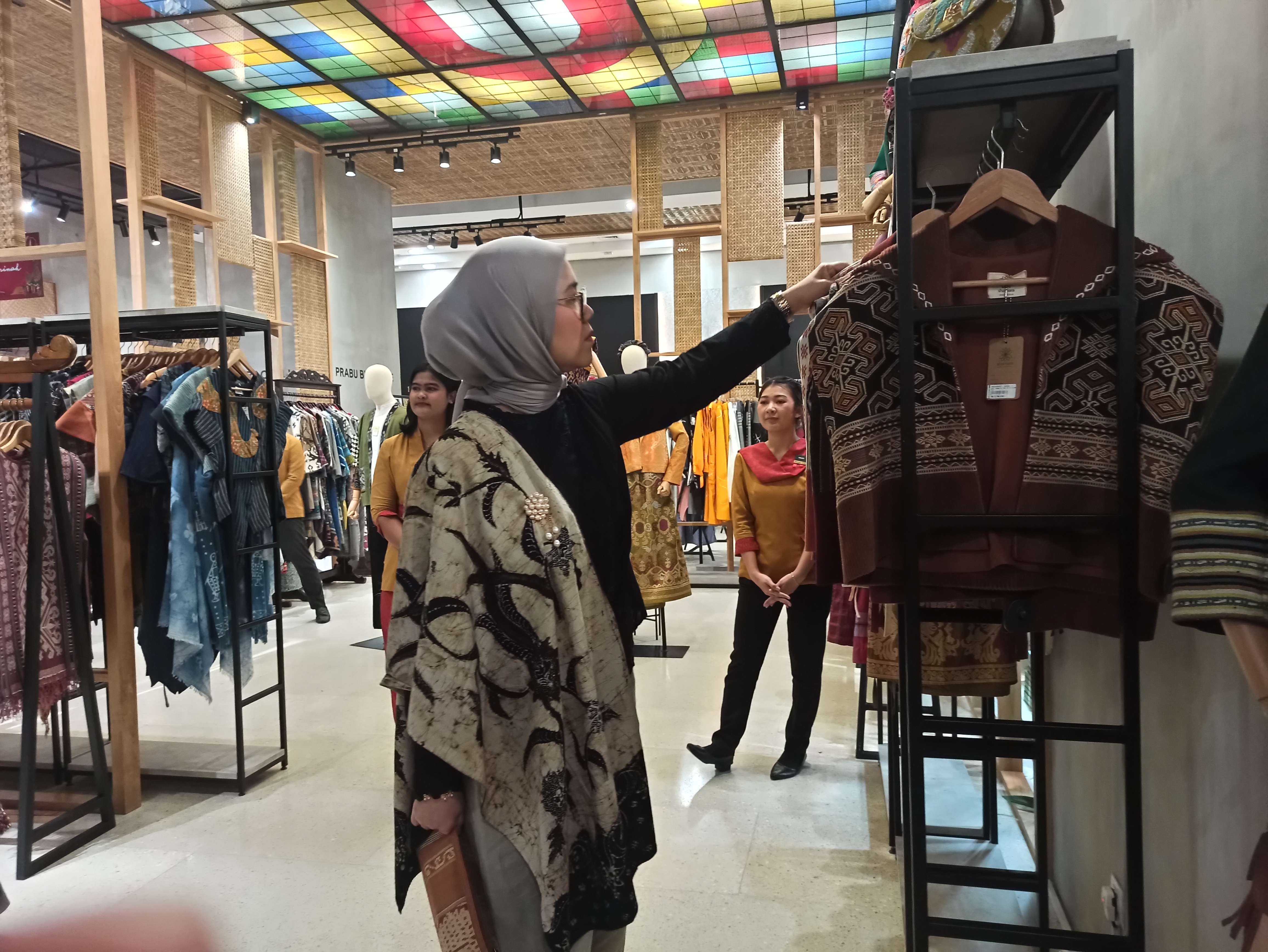 Datang ke Mal Hanya Lihat-lihat, Apakah Kita Sedang Krisis?