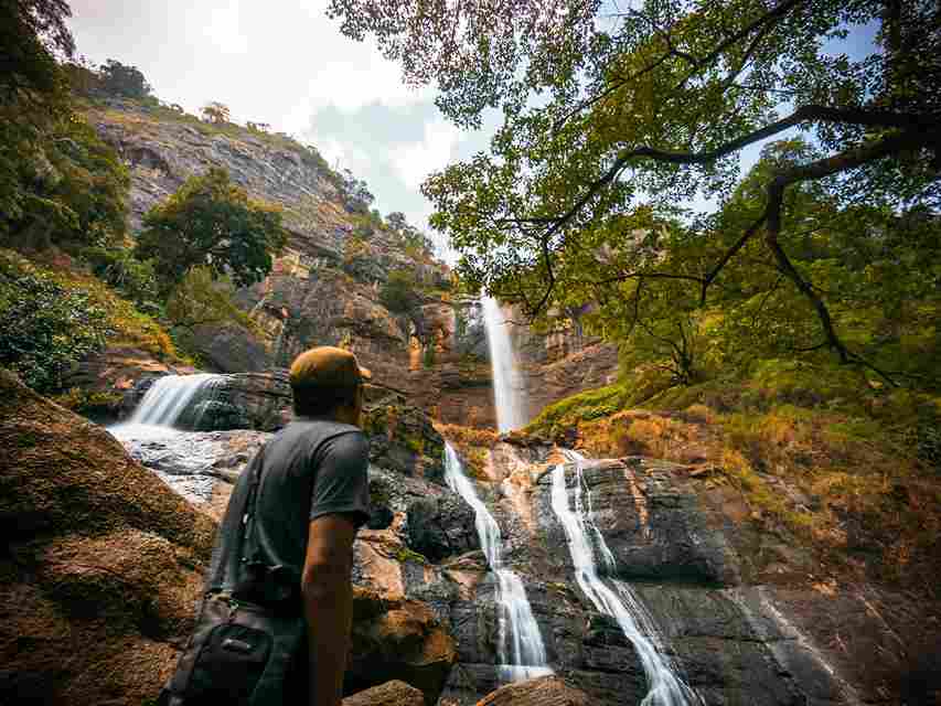 Kemenparekraf Menyiapkan Strategi Atasi Bencana Hidrometeorologi di Destinasi Wisata Jelang Libur Nataru