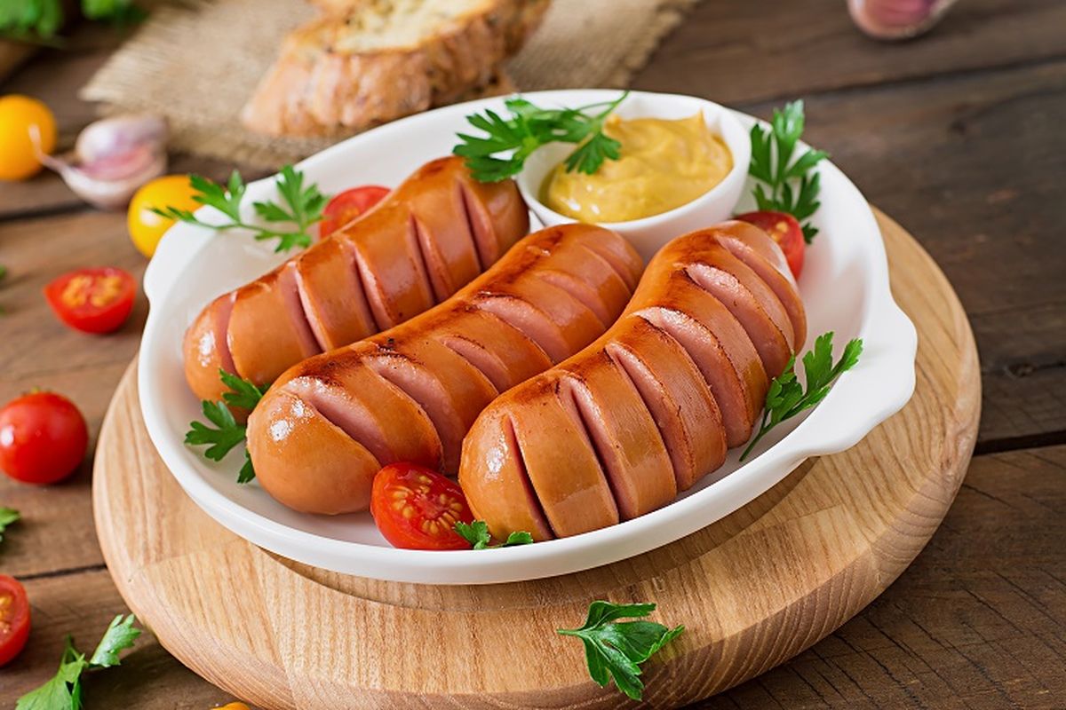 Ketahui Risiko Kesehatan Akibat Terlalu Sering Makan Sosis