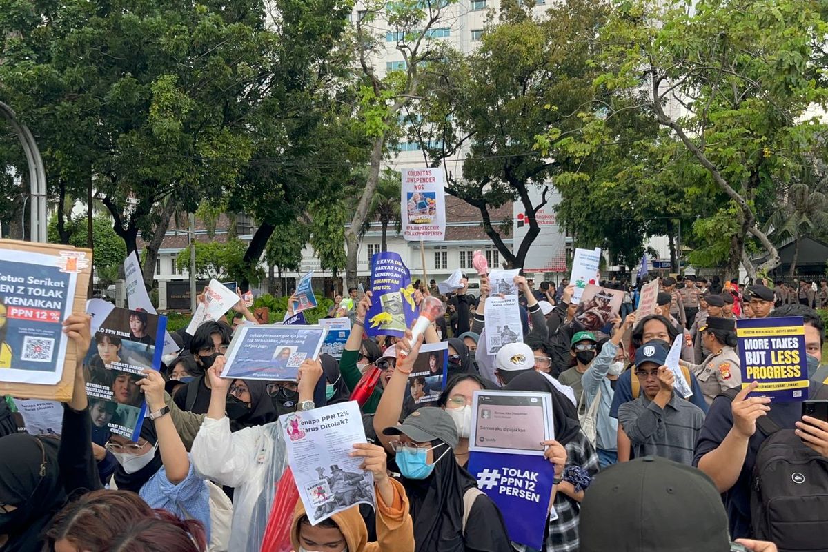 Demo Mahasiswa di Depan Istana: PPN 12 Persen Bukan Solusi