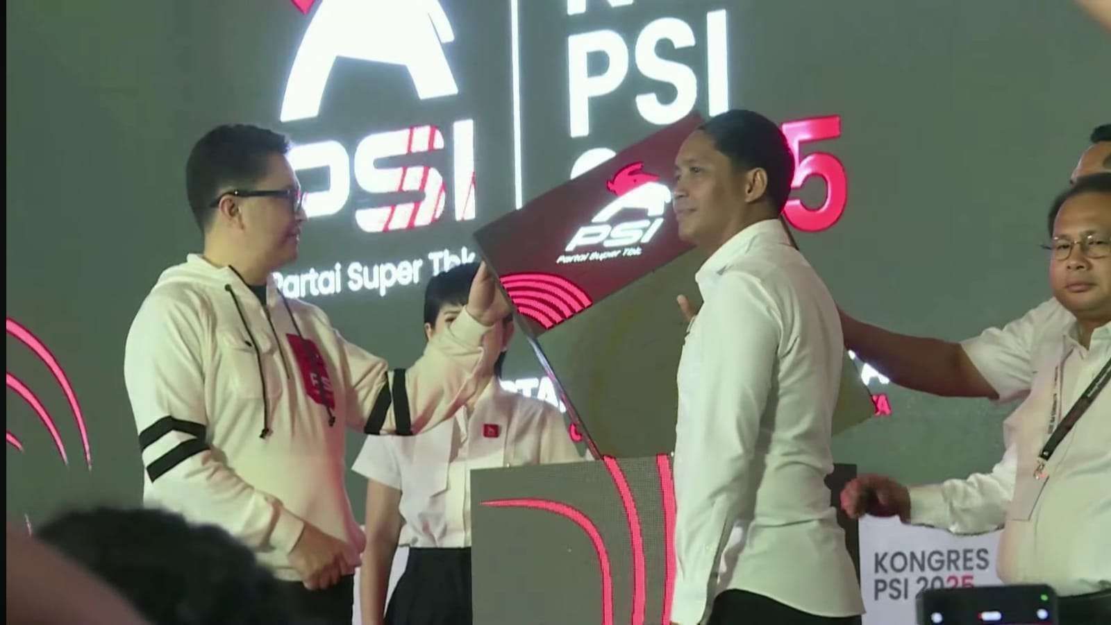 Dukung Kaesang, Prabowo Tutup Kongres PSI dengan Pidato Menggugah  Pidato Politik Prabowo di Kongres PSI: Sinyal Baru untuk 2029?