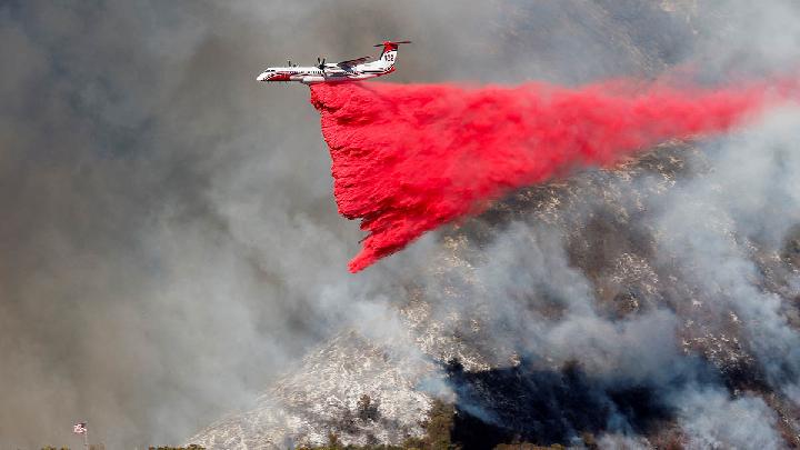 Mengenal Phos-Chek yang Disebar di Kebakaran Hutan California