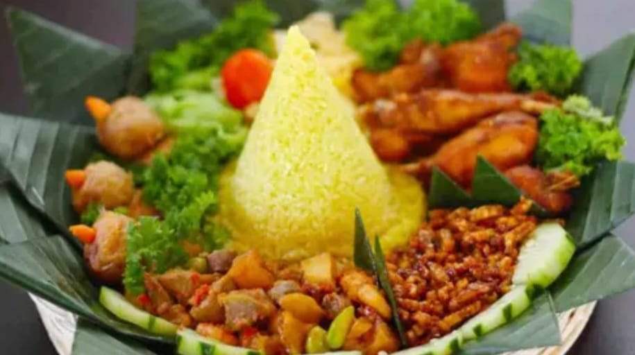 Nasi Tumpeng: Perpaduan Rasa, Budaya, dan Makna